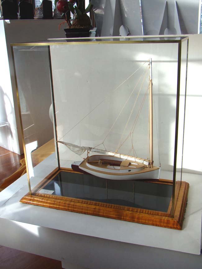 A fine scratch built model of a circa 1900 "CROSBY" Catboat — image 3